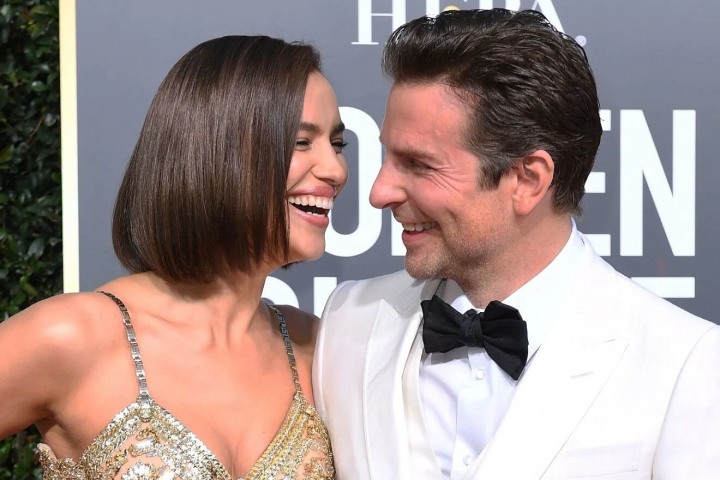 Nu isi mai ascund sentimentele in public! Vezi cum au fost surprinsi Irina Shayk si Bradley Cooper in timpul unei plimbari - FOTO
