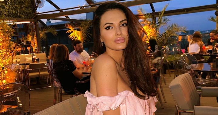 Tany Vander a implinit 33 de ani! De ziua sa de nastere, bloggerita, a organizat o petrecere pe cinste si a purtat o tinuta curajoasa marca Dolce & Gabbana. Vezi cum s-a distrat alaturi de prietenele sale - VIDEO