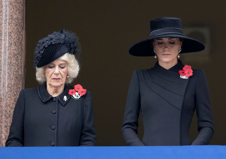 Expresiva Printesa Kate la slujba de Ziua Comemorarii de la Cenotaf din Londra, pentru prima data langa Regina consoarta Camilla Expresiva Printesa Kate la slujba de Ziua Comemorarii de la Cenotaf din Londra, pentru prima data langa Regina consoarta Camilla