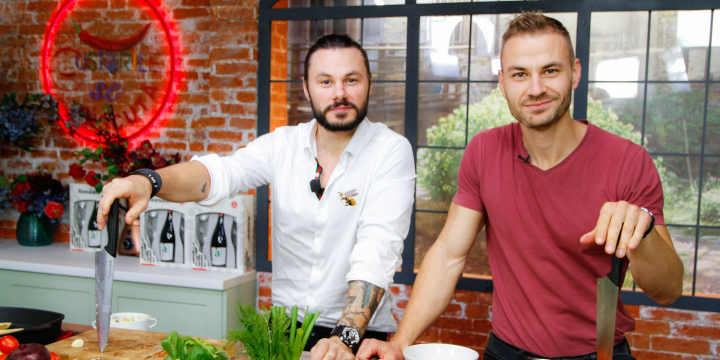 Chiar daca sunt frati, Catalin si Dorian Ungureanu au caractere diametral opuse. Afla totusi ce au in comun cei doi - VIDEO Chiar daca sunt frati, Catalin si Dorian Ungureanu au caractere diametral opuse. Afla totusi ce au in comun cei doi - VIDEO