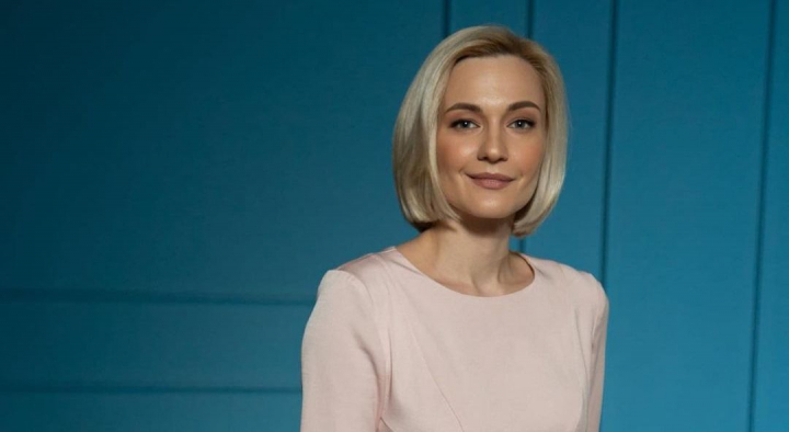 Esti invitata la un eveniment oficial si nu stii in ce sa te imbraci? Experta in protocol Ariana Trofim iti explica care sunt cele mai importante reguli de care trebuie sa tii cont - VIDEO