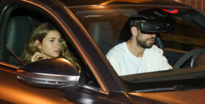 Gerard Pique, fotografiat alaturi de iubita lui de 23 de ani. El si Shakira au ajuns de curand la un acord pe custodia copiilor - FOTO Gerard Pique, fotografiat alaturi de iubita lui de 23 de ani. El si Shakira au ajuns de curand la un acord pe custodia copiilor - FOTO