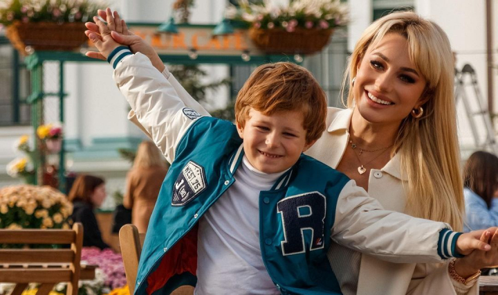 Emotii de nedescris! Natalia Gordienko si fiul sau au inotat cu delfinii. Vezi imaginile pe care le-a publicat artista in mediul online: „Este incredibil” - FOTO Emotii de nedescris! Natalia Gordienko si fiul sau au inotat cu delfinii. Vezi imaginile pe care le-a publicat artista in mediul online: „Este incredibil” - FOTO