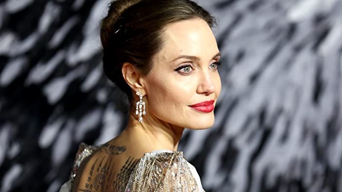 Superba fara sa se straduiasca! Angelina Jolie, fermecatoare la cea mai recenta aparitie in public Superba fara sa se straduiasca! Angelina Jolie, fermecatoare la cea mai recenta aparitie in public