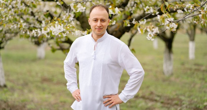 Artistul Valentin Butucel, provocat de catre Anisoara Loghin! Afla cu ce interpreti de la noi a fost asociata Vacuta Lola, dar si lupul din povestea „Nu pogodi” - VIDEO