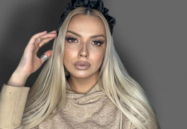 Doinita Gherman s-a reprofilat! Interpreta a facut un curs de make-up artist si iti poate dezvalui cele mai importante tendinte in materie de machiaj din acest an - VIDEO