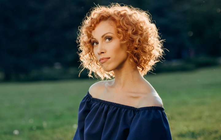 Are o silueta de invidiat si o talie mai mica de 60 de centimetri! Afla trucurile care o ajuta pe Aliona Moon sa se mentina in forma - VIDEO Are o silueta de invidiat si o talie mai mica de 60 de centimetri! Afla trucurile care o ajuta pe Aliona Moon sa se mentina in forma - VIDEO