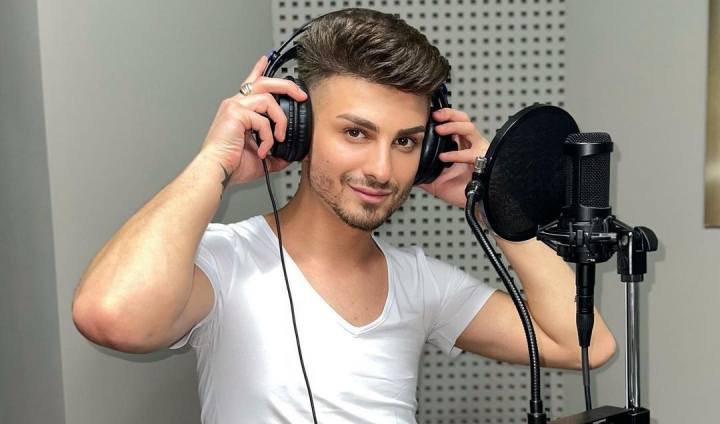 Aniversare de neuitat la 26 de ani! Vezi cum si-a sarbatorit Johy Davis ziua sa de nastere, dar si ce tinuta extravaganta a purtat - VIDEO