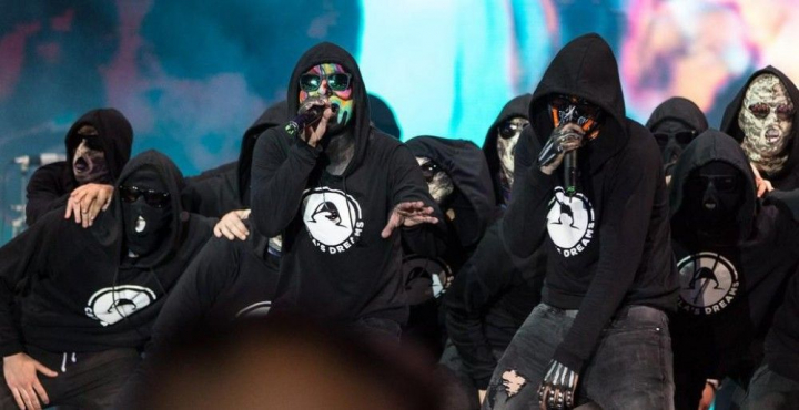 Carla’s Dreams a lansat videoclipul piesei „Adidasii”! Internautii discuta activ pe online ca membrii trupei s-ar fi filmat fara masti. Afla ce indiciu i-a dat de gol - VIDEO