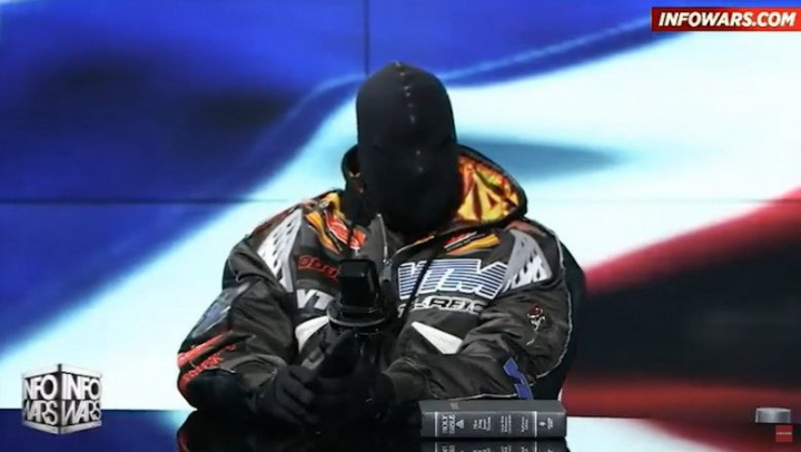 Kanye West socheaza din nou: „Imi place Hitler. Ii iubesc pe nazisti”
