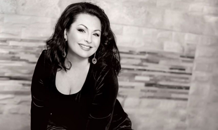 Sarbatoare dubla in familia Getei Burlacu! Mama si fiul artistei au fost omagiati. Vezi imagini rare cu cei doi pe care le-a publicat pe retele - FOTO