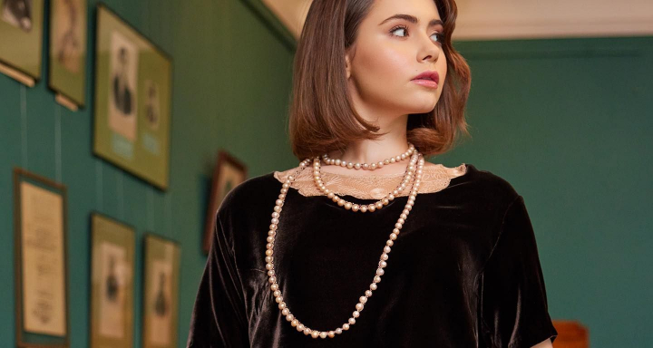 Tinute din catifea in stil art deco! Brand-ul „Georgette” si-a prezentat colectia de iarna in cadrul unei prezentari de moda. Vezi cum a avut loc evenimentul, dar si ce look-uri sunt recomandate sa porti in acest an de Revelion - VIDEO