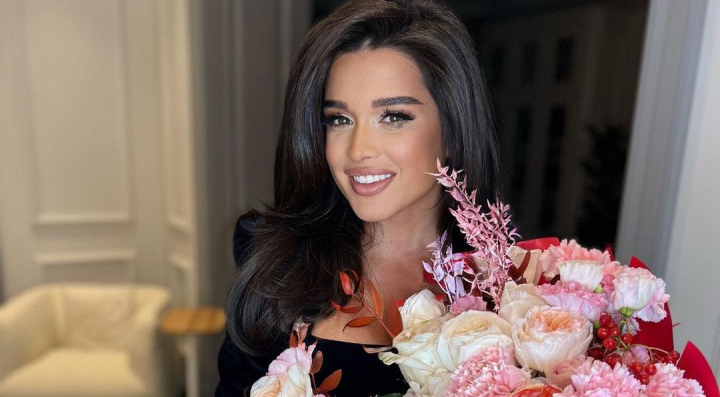 Ksenia Borodina si-a procurat un nou bolid de lux! Vezi cum arata Rolls-Royce-ul vedetei in valoare de peste 300 de mii de dolari - VIDEO