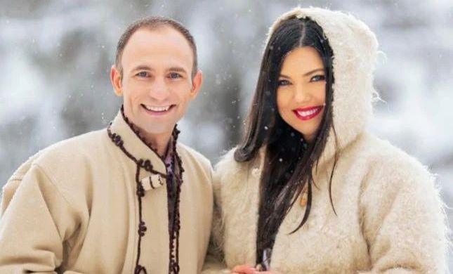 Ion Paladi si Paula Seling iti aduc in casa magia sarbatorilor de iarna, cu cel mai frumos colind de Craciun! Vezi videoclipul oficial al melodiei, dar si cine sunt protagonistii principali al acestuia - VIDEO