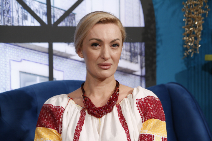 Combina cu succes viata de familie si facultatea! Afla de la interpreta Inga Trofim ce trucuri o ajuta sa le reuseasca pe toate - VIDEO