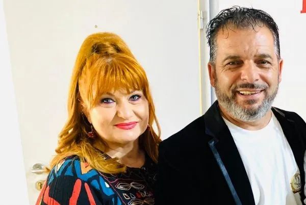 El este rocker, iar ea romanciera! Afla ce i-a unit pe interpretii romani Camelia Florescu si Bela Andrasi sa faca muzica impreuna deja de 3 ani - VIDEO El este rocker, iar ea romanciera! Afla ce i-a unit pe interpretii romani Camelia Florescu si Bela Andrasi sa faca muzica impreuna deja de 3 ani - VIDEO