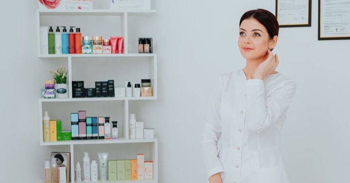 Ce este peelingul facial si cand se foloseste? Specialista Cristina Mahu iti spune tot ce trebuie sa cunosti despre aceasta procedura, dar si cum ingrijim tenul dupa efectuarea acesteia - VIDEO Ce este peelingul facial si cand se foloseste? Specialista Cristina Mahu iti spune tot ce trebuie sa cunosti despre aceasta procedura, dar si cum ingrijim tenul dupa efectuarea acesteia - VIDEO