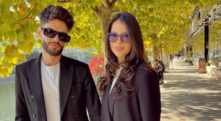 Ce fac Edward Sanda si Cleopatra Stratan, atunci cand nu se afla in lumina reflectoarelor? Multi nu s-ar fi asteptat la astfel de gesturi intre cei doi Ce fac Edward Sanda si Cleopatra Stratan, atunci cand nu se afla in lumina reflectoarelor? Multi nu s-ar fi asteptat la astfel de gesturi intre cei doi