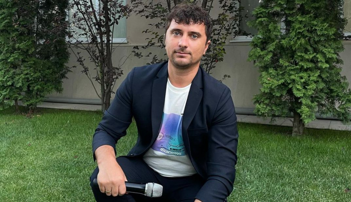 Valeriu Rascu - dezvaluiri sincere! Fondatorul proiectului „Banca de Bancuri” a recunoscut cum reactioneaza la criticile haterilor - VIDEO Valeriu Rascu - dezvaluiri sincere! Fondatorul proiectului „Banca de Bancuri” a recunoscut cum reactioneaza la criticile haterilor - VIDEO