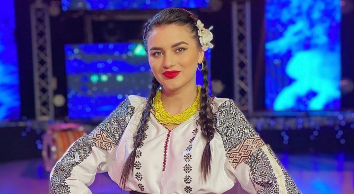 Inca o realizare frumoasa! Mihaela Tabura a lansat un nou colind, cu ocazia sarbatorilor de iarna. Fanii au ramas incantati: „Minunata piesa, minunata interpreta...” - VIDEO Inca o realizare frumoasa! Mihaela Tabura a lansat un nou colind, cu ocazia sarbatorilor de iarna. Fanii au ramas incantati: „Minunata piesa, minunata interpreta...” - VIDEO