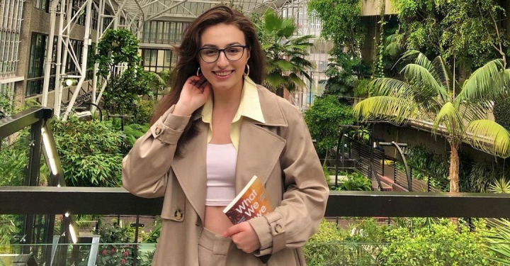 Si-a lansat primul album la varsta de 6 ani! Afla cum a reusit interpreta Lavinia Rusu sa colaboreze cu unul dintre cei mai cunoscuti producatori muzicali din Marea Britanie - VIDEO