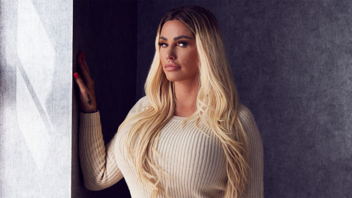Katie Price, a 16-a operatie de marire a bustului. Vedeta isi doreste sa nu aiba rivala in Marea Britanie la acest capitol