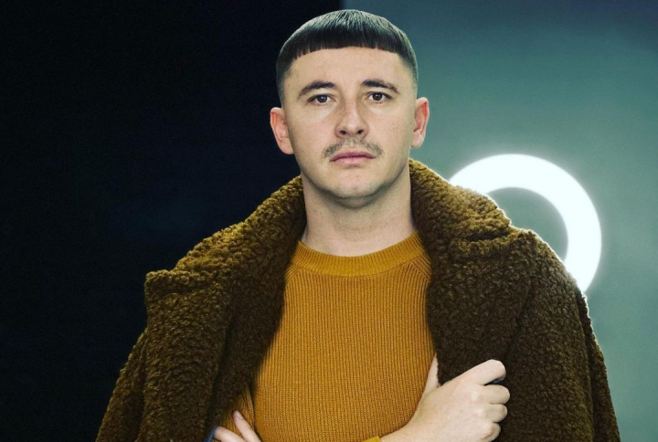 Sedinta foto pe santier! Chiar daca casa lui este inca in constructie, Emilian Cretu s-a lasat fotografiat in „living” alaturi de familie: „De fiecare data cand clipeste ii vine cate o idee” - FOTO/VIDEO