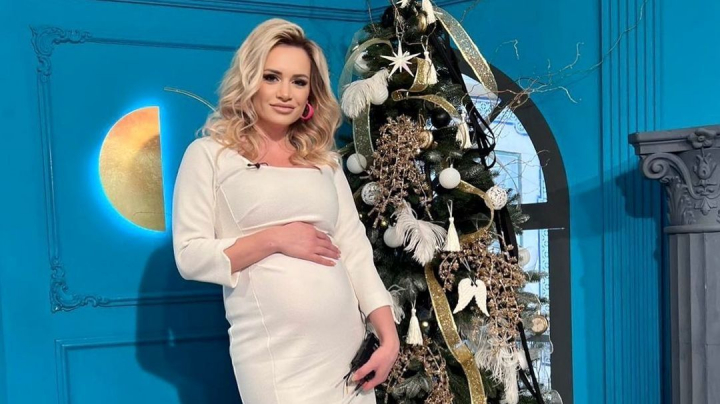 Anisoara Loghin a implinit 33 de ani! Vezi cum a fost felicitata gazda serilor perfecte de catre prietenii si colegii sai: „O femeie atat de frumoasa poate fi asociata cu o floare” - VIDEO