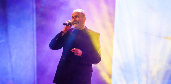 Stiai ca Ian Raiburg are in repertoriul sau peste 400 de melodii scrise de el? Artistul a dezvaluit ca el se odihneste muncind: „Pentru mine asta e cea mai mare bucurie” - VIDEO