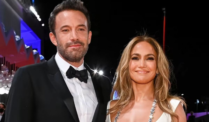 Jennifer Lopez, primul Craciun alaturi de sotul ei, Ben Affleck. Ce tinuta a purtat vedeta