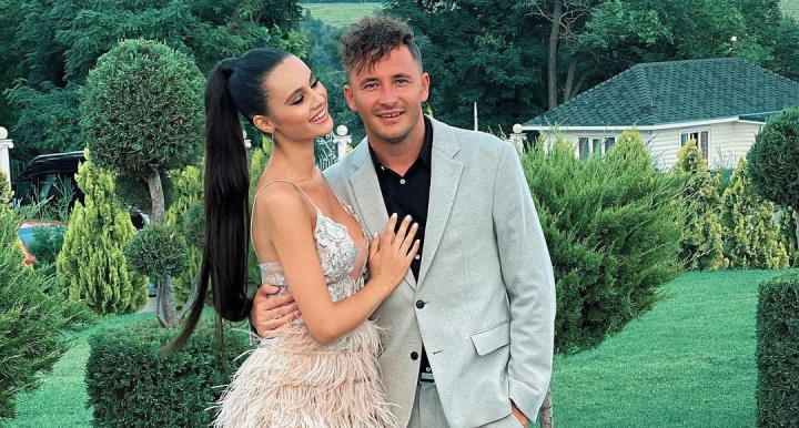 Si in acest an Nina Cretu nu este alaturi de Emilian de ziua lui de nastere! Vezi cum l-a felicitat totusi bloggerita pe fratele sau - FOTO