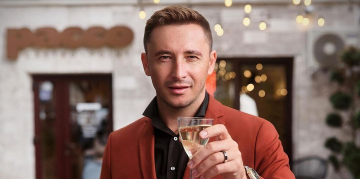 Emilian Cretu a implinit 36 de ani! Actorul a dat o petrecere galagioasa in ajunul zilei sale de nastere: vezi cum s-a distrat acesta impreuna cu invitatii sai - FOTO/VIDEO Emilian Cretu a implinit 36 de ani! Actorul a dat o petrecere galagioasa in ajunul zilei sale de nastere: vezi cum s-a distrat acesta impreuna cu invitatii sai - FOTO/VIDEO