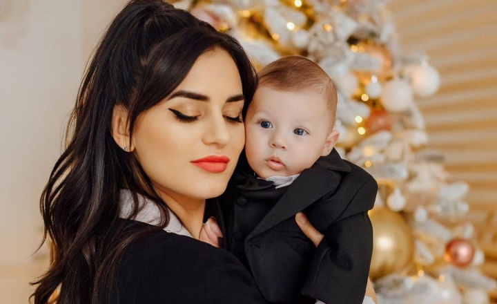 Acum un an a aflat ca este insarcinata! Mihaela Tabura a publicat un filmulet emotionant din ziua in care si-a anuntat familia ca va deveni mama pentru prima data - VIDEO