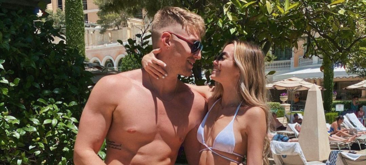 El e un „gigant” de peste 2 metri, iar ea o miniona care de abia depaseste 1,55 m. Cuplul atipic care face senzatie pe TikTok - VIDEO