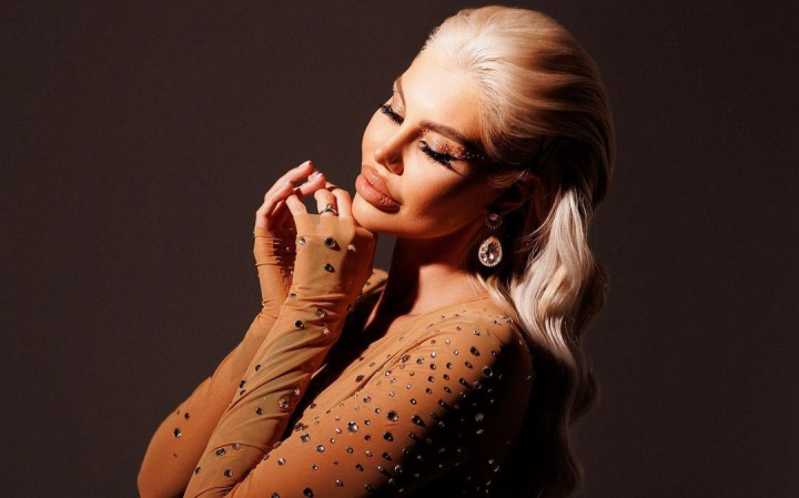 Laura Vetty - silueta de invidiat! Vezi cum arata interpreta la doar o saptamana dupa ce a nascut - FOTO