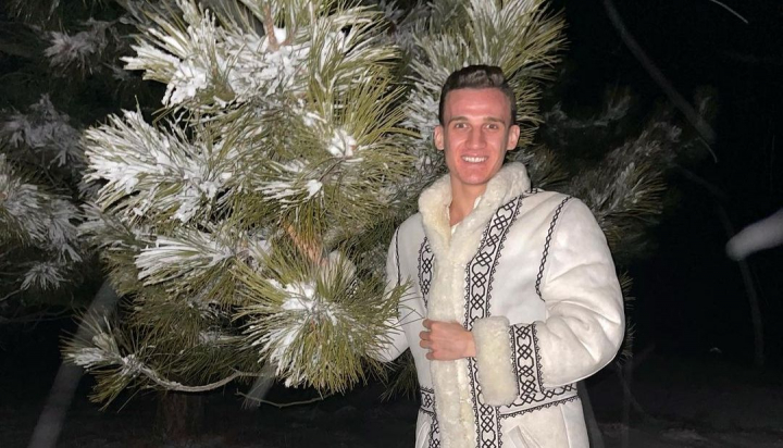 Gabriel Nebunu - in cada cu doua blonde! Vezi cum se distreaza interpretul la Milano: „Noi am vrut jacuzzi” - VIDEO