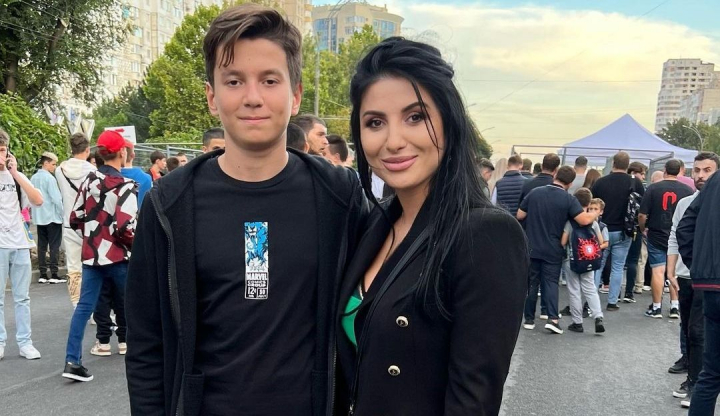 Svetlana Sainsus, alaturi de fiul sau la „IMG Worlds of Adventure”! Vezi cum se distreaza cei doi la cel mai mare parc de distractii din lume - VIDEO Svetlana Sainsus, alaturi de fiul sau la „IMG Worlds of Adventure”! Vezi cum se distreaza cei doi la cel mai mare parc de distractii din lume - VIDEO