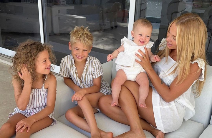 Are 28 de ani, 3 copii si e considerata cea mai sexy femeie din Australia. Cum arata Tammy Hembrow la jumatate de an de la nastere Are 28 de ani, 3 copii si e considerata cea mai sexy femeie din Australia. Cum arata Tammy Hembrow la jumatate de an de la nastere