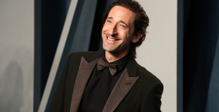 Adrien Brody, starul din „Pianistul”, la brat cu mama sa, faimoasa fotografa Sylvia Plachy, pe strazile din Studio City - FOTO