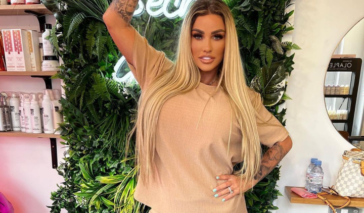 Si-a marit sanii de 16 ori! Cum arata in prezent modelul si cantareata britanica, Katie Price - FOTO Si-a marit sanii de 16 ori! Cum arata in prezent modelul si cantareata britanica, Katie Price - FOTO