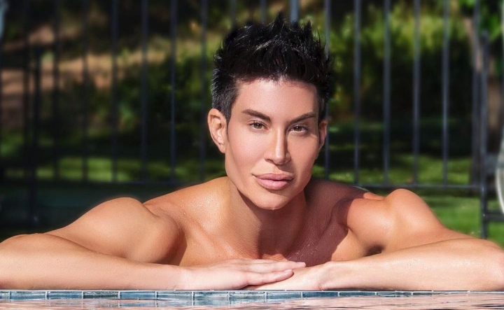 Si-a facut peste 100 de operatii estetice pentru a semana cu Ken! Cum arata Justin Jedlica inainte sa-si schimbe infatisarea - FOTO Si-a facut peste 100 de operatii estetice pentru a semana cu Ken! Cum arata Justin Jedlica inainte sa-si schimbe infatisarea - FOTO