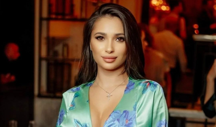 De Boboteaza - reporterul PRO TV, Iulia Deliu, respecta traditiile! Vezi cum s-a scufundat in apa rece intr-un lac din capitala - VIDEO