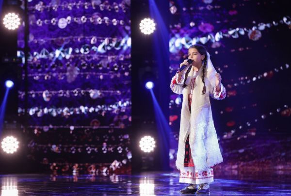 Daria Musat a ridicat publicul si juratii de la Romanii au Talent in picioare cu timbrul ei special: „Mi se pare incredibil sa canti Lie ciocarlie la 10 ani” - VIDEO Daria Musat a ridicat publicul si juratii de la Romanii au Talent in picioare cu timbrul ei special: „Mi se pare incredibil sa canti Lie ciocarlie la 10 ani” - VIDEO