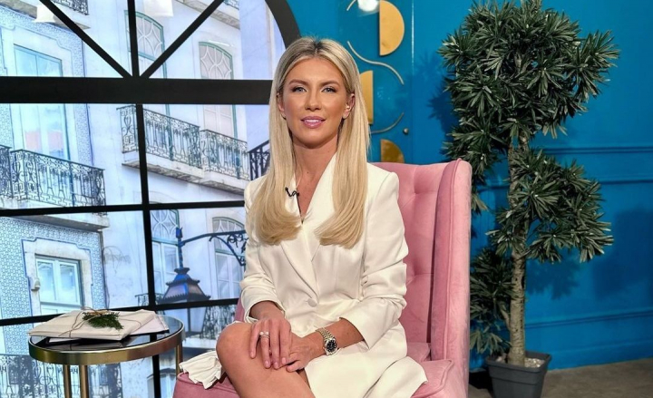 Asa ceva nu ai mai vazut la O Seara Perfecta! Olga Tapordei a aparut cu bigudiuri in cap: „Am vrut sa fiu peste asteptari la noul job” - FOTO/VIDEO