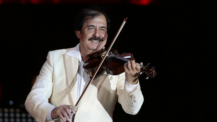 Muzica selecta, dansuri si lacrimi de fericire! La aniversarea celor 70 de ani, Nicolae Botgros a avut parte de o felicitare emotionanta din partea nepotului sau, Cristian: „Iti multumesc pentru tot ce mi-ai oferit in viata” - VIDEO