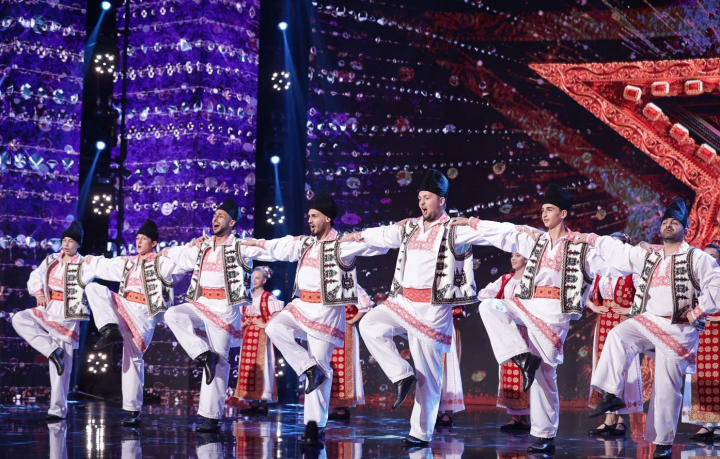 Dansuri banatene si costume populare de-o frumusete rara! 4 de DA de la juratii de la Romanii au Talent pentru Ansamblul Junii Timisului - VIDEO