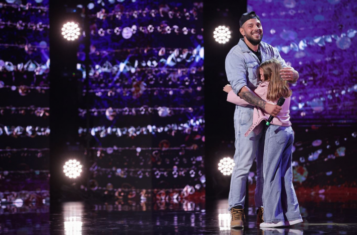 „Sunt aici ca sa transform tot raul in bine!”. Alexandru Hincu si fiica sa, Daria, au emotionat publicul pana la lacrimi, la Romanii au Talent. Andra: „A fost foarte special momentul vostru!” - VIDEO