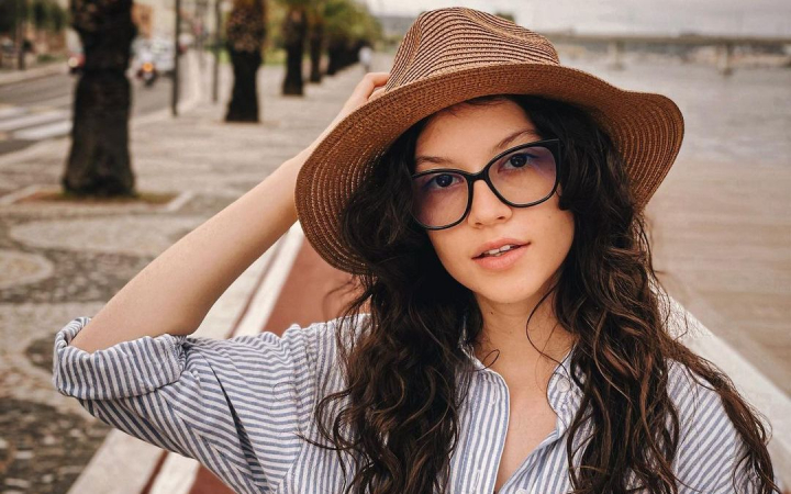 „Arata ca un praf magic”. Cleopatra Stratan - fascinata de calatoria sa pe Insulele Maldive! Interpreta a fost martora unui fenomen natural rar intalnit - VIDEO