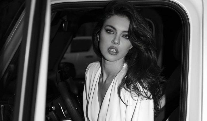 La asta nu te-ai fi asteptat! Alfa ce i-a raspuns moldoveanca Cristina Ich unui internaut care i-a spus ca are gura stramba - FOTO La asta nu te-ai fi asteptat! Alfa ce i-a raspuns moldoveanca Cristina Ich unui internaut care i-a spus ca are gura stramba - FOTO