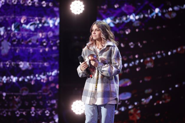 Rebeca Bana, tanara de 21 de ani care si-a cantat durerea si a fost aplaudata in picioare la Romanii au Talent - VIDEO Rebeca Bana, tanara de 21 de ani care si-a cantat durerea si a fost aplaudata in picioare la Romanii au Talent - VIDEO